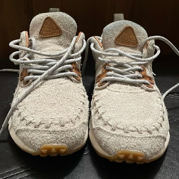 Free People Shoes - Free people flower mountain shoes
